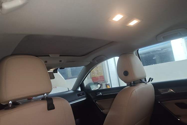 Used Volkswagen Golf 2014 1.4TSI Automatic Comfort Model Headliner