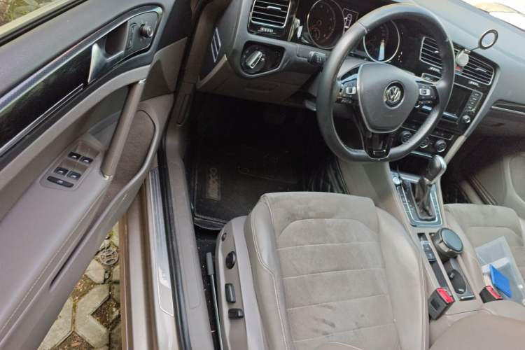 Used Volkswagen Golf 2014 1.4TSI Automatic Flagship Model Interior 3