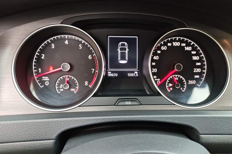Used Volkswagen Golf 2014 1.4TSI Automatic Luxury Model Odometer Close Up