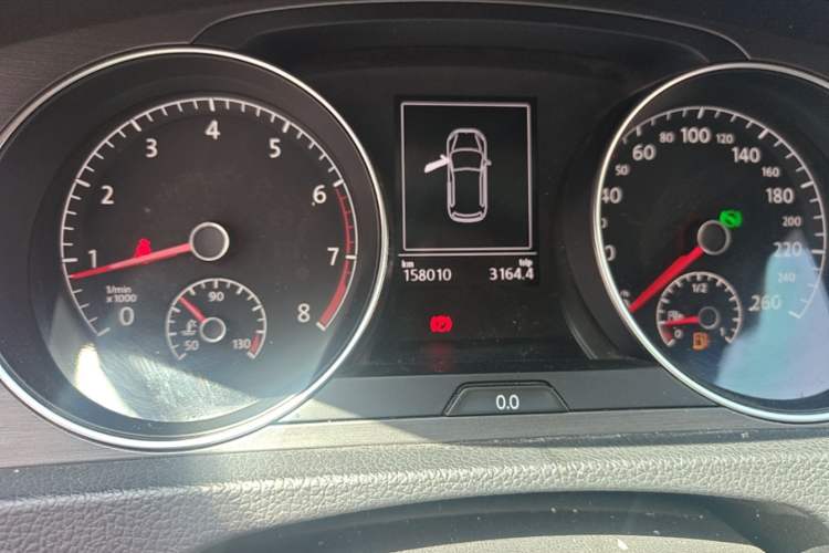 Used Volkswagen Golf 2014 1.4TSI Automatic Luxury Model Odometer Close Up