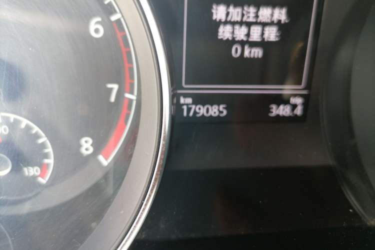Used Volkswagen Golf 2014 1.4TSI Automatic Comfort Model Odometer Close Up