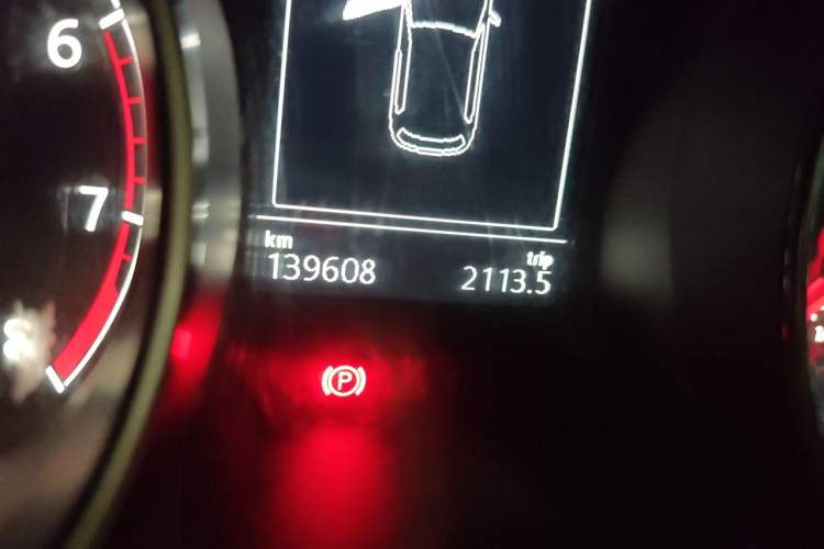 Used Volkswagen Golf 2014 1.4TSI Automatic Comfort Model Odometer Close Up