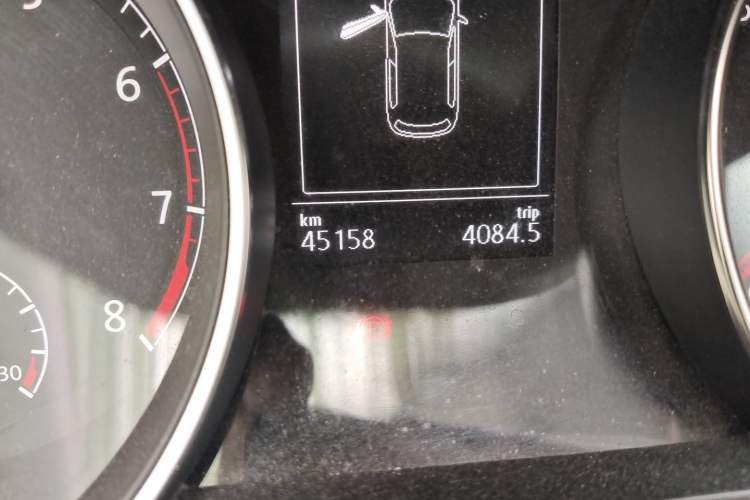 Used Volkswagen Golf 2014 1.6L Automatic Comfort Model Odometer Close Up
