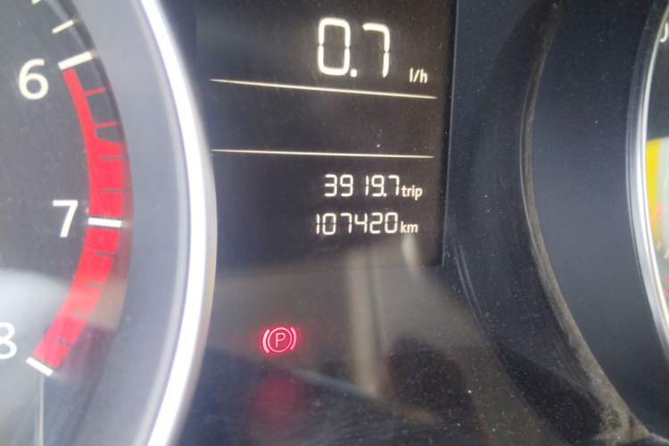 Used Volkswagen Golf 2014 1.6L Manual Fashion Edition Odometer Close Up