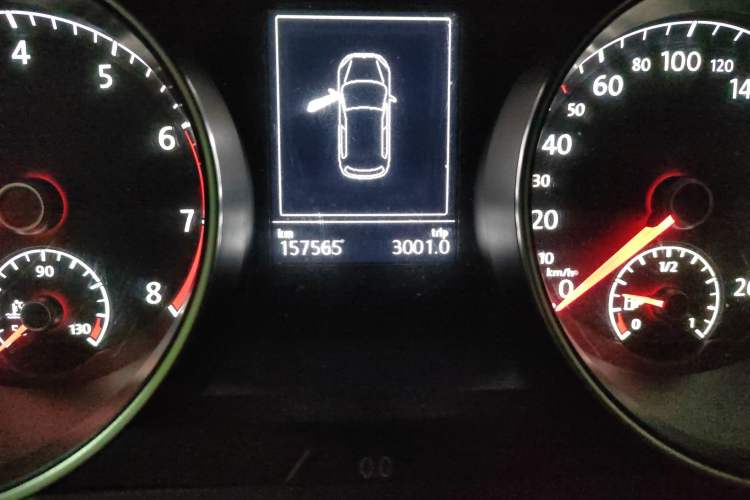 Used Volkswagen Golf 2014 1.4TSI Automatic Luxury Model Odometer Close Up