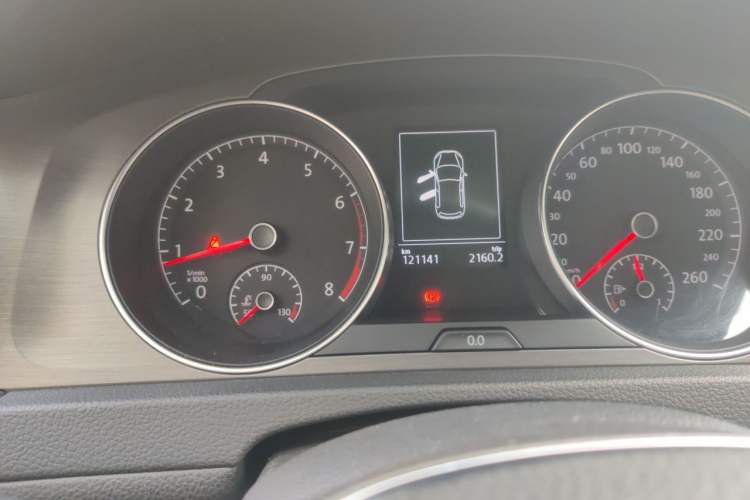 Used Volkswagen Golf 2014 1.4TSI Automatic Comfort Model Odometer Close Up