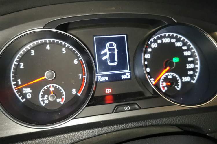 Used Volkswagen Golf 2014 1.4TSI Automatic Comfort Model Odometer Close Up