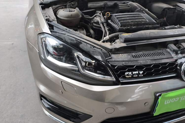 Used Volkswagen Golf 2014 1.4TSI Automatic Luxury Model Right Front Headlight