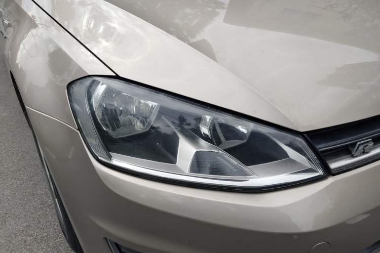 Used Volkswagen Golf 2014 1.6L Automatic Comfort Model Right Front Headlight