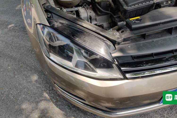 Used Volkswagen Golf 2014 1.6L Automatic Comfort Model Right Front Headlight