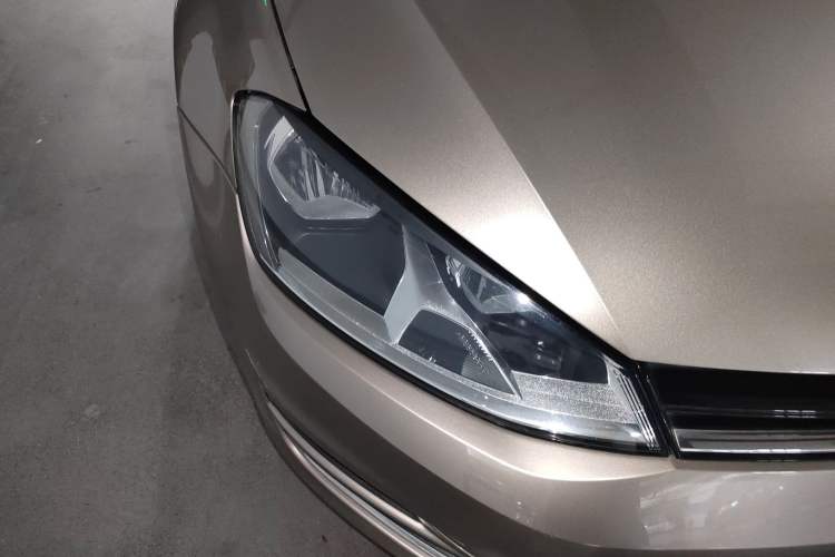 Used Volkswagen Golf 2014 1.4TSI Automatic Luxury Model Right Front Headlight