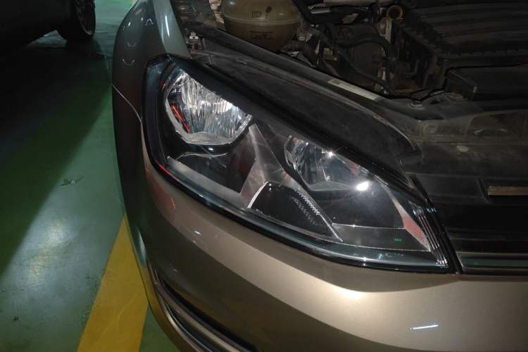 Used Volkswagen Golf 2014 1.6L Automatic Comfort Model Right Front Headlight