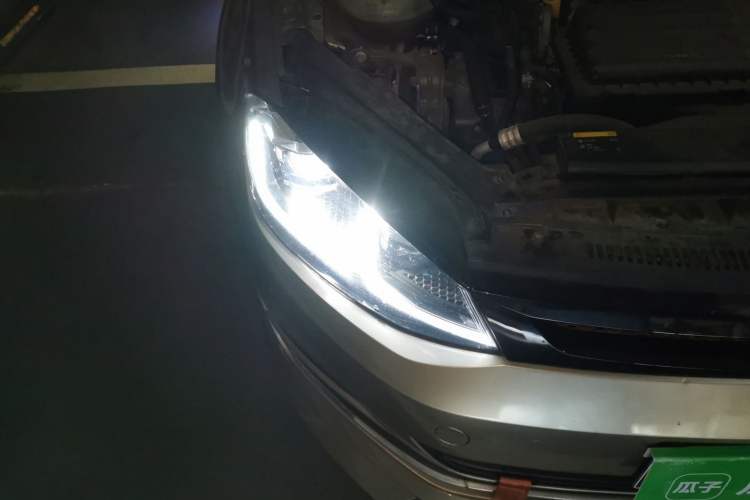 Used Volkswagen Golf 2014 1.4TSI Automatic Comfort Model Right Front Headlight