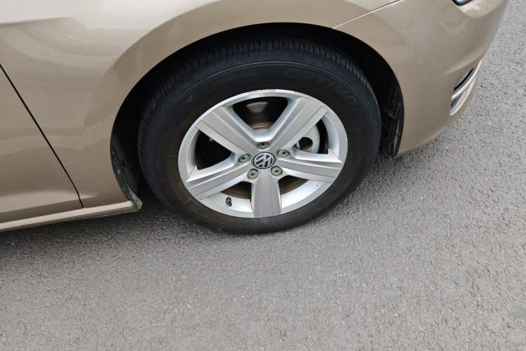 Used Volkswagen Golf 2014 1.4TSI Automatic Luxury Model Right Front Wheel Hub