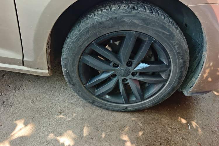Used Volkswagen Golf 2014 1.4TSI Automatic Flagship Model Right Front Wheel Hub