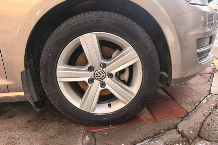 Used Volkswagen Golf 2014 1.4TSI Automatic Comfort Model Right Front Wheel Hub