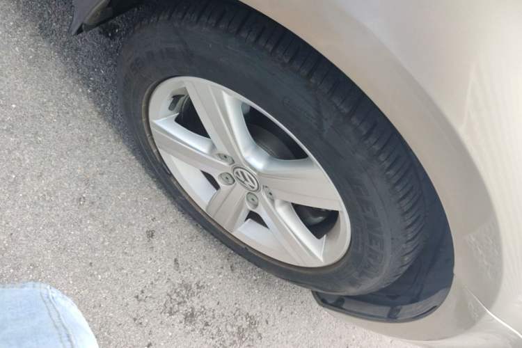 Used Volkswagen Golf 2014 1.4TSI Automatic Comfort Model Right Front Wheel Hub