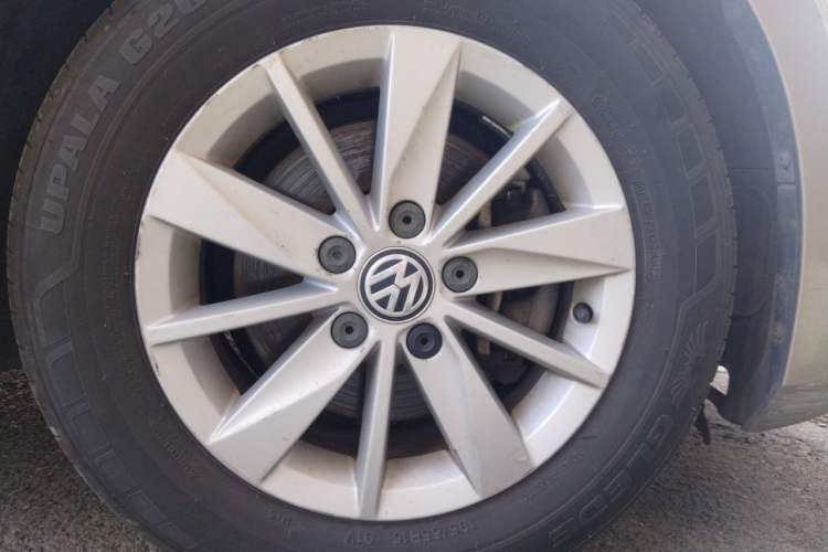 Used Volkswagen Golf 2014 1.6L Manual Fashion Edition Right Front Wheel Hub