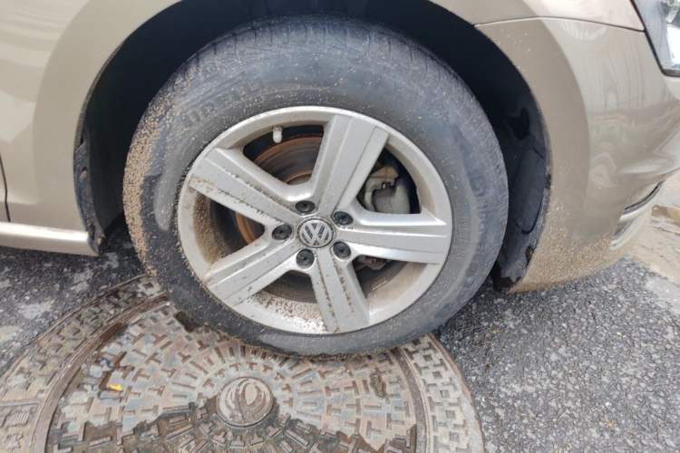 Used Volkswagen Golf 2014 1.4TSI Automatic Comfort Model Right Front Wheel Hub
