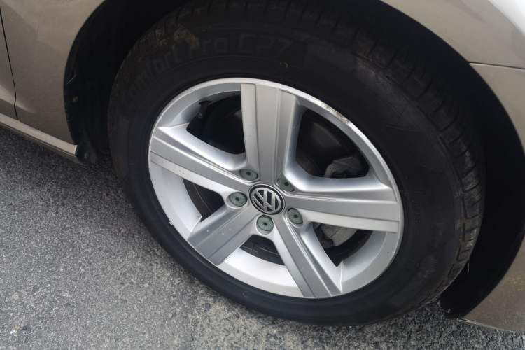 Used Volkswagen Golf 2014 1.4 TSI Manual Comfort Model Right Front Wheel Hub