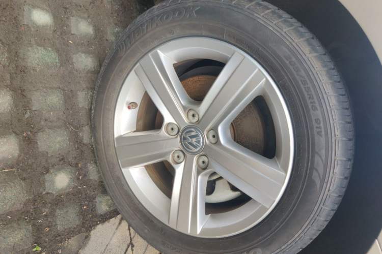Used Volkswagen Golf 2014 1.4TSI Automatic Comfort Model Right Front Wheel Hub