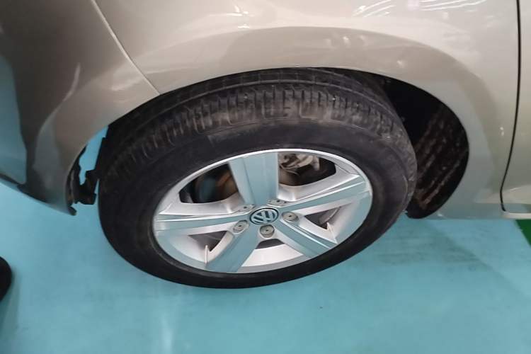 Used Volkswagen Golf 2014 1.4TSI Automatic Comfort Model Right Rear Wheel Hub