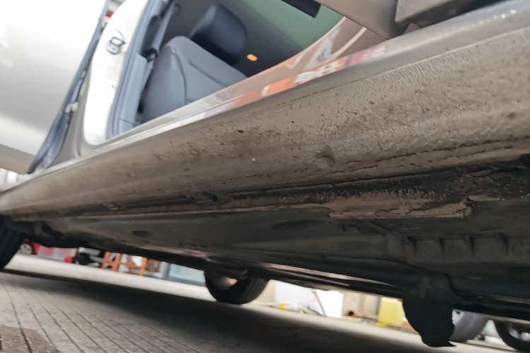 Used Volkswagen Golf 2014 1.4TSI Automatic Comfort Model Right Side Sill