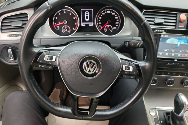 Used Volkswagen Golf 2014 1.4TSI Automatic Luxury Model Steering Wheel