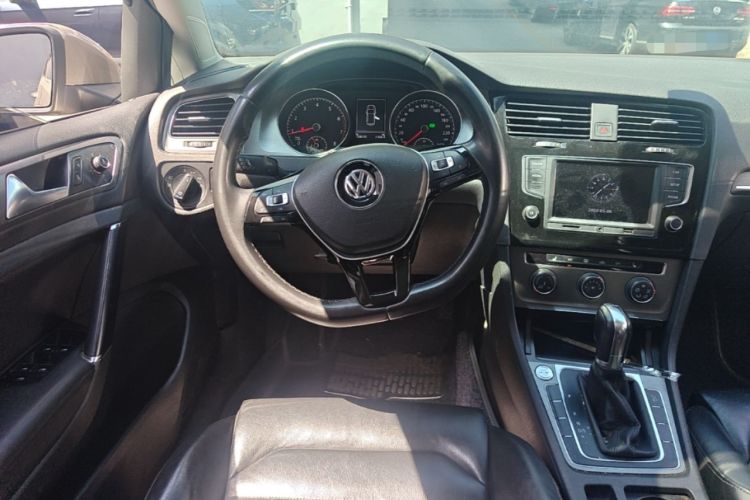 Used Volkswagen Golf 2014 1.4TSI Automatic Luxury Model Steering Wheel