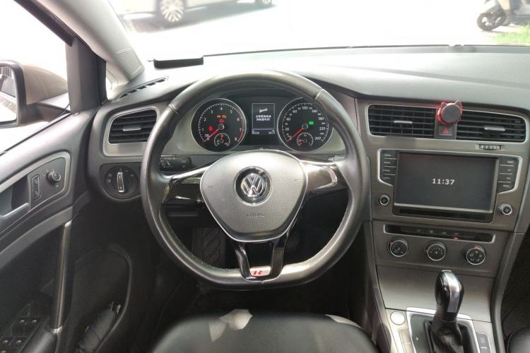Used Volkswagen Golf 2014 1.6L Automatic Comfort Model Steering Wheel