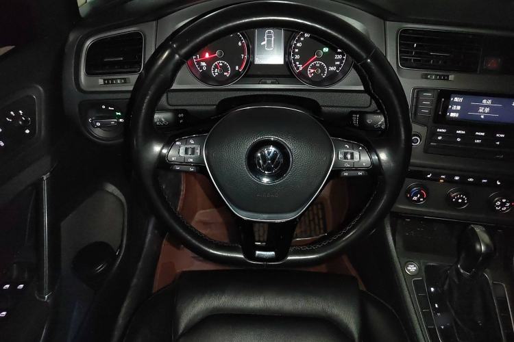 Used Volkswagen Golf 2014 1.4TSI Automatic Luxury Model Steering Wheel