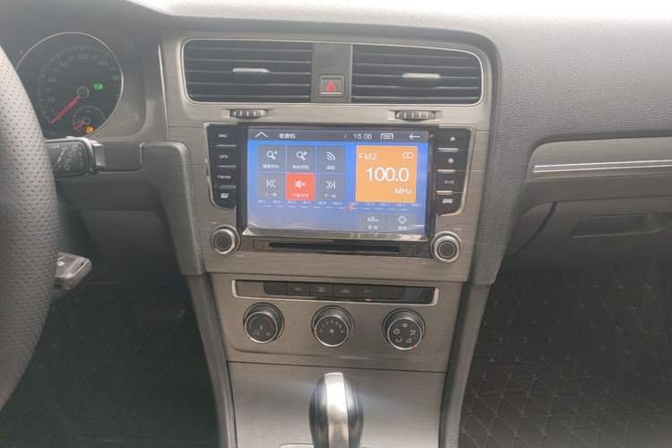 Used Volkswagen Golf 2015 1.6L Automatic Comfort Model Audio And AC Panel