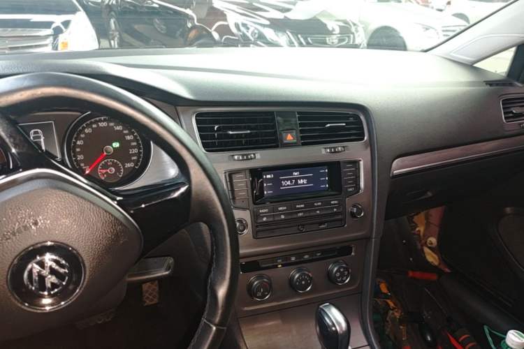 Used Volkswagen Golf 2015 1.6L Automatic Comfort Model Audio And AC Panel
