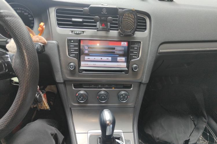 Used Volkswagen Golf 2015 1.4TSI Automatic Comfort Model Audio And AC Panel