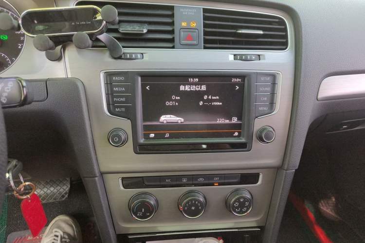 Used Volkswagen Golf 2015 1.4TSI Comfort Travel Edition Audio And AC Panel