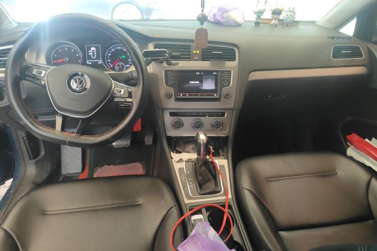 Used Volkswagen Golf 2015 1.4TSI Comfort Travel Edition Center Console
