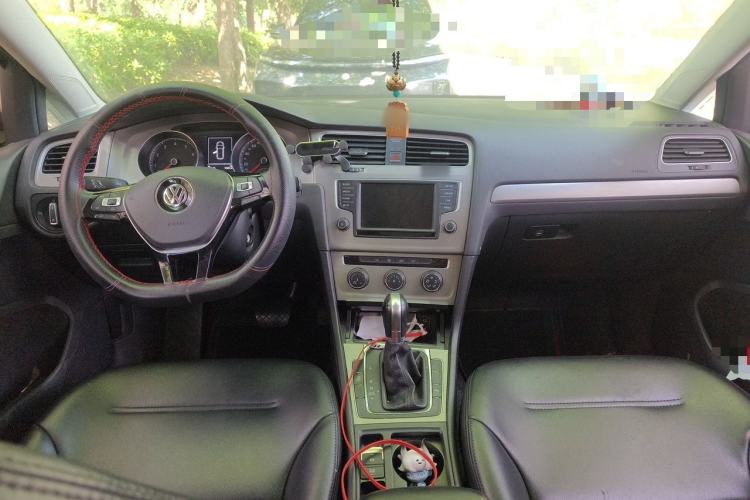Used Volkswagen Golf 2015 1.4TSI Comfort Travel Edition Center Console