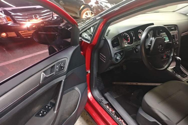 Used Volkswagen Golf 2015 1.6L Automatic Comfort Model Driver Seat