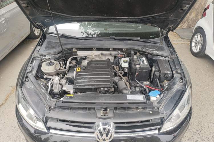 Used Volkswagen Golf 2015 1.6L Automatic Comfort Model Engine Bay