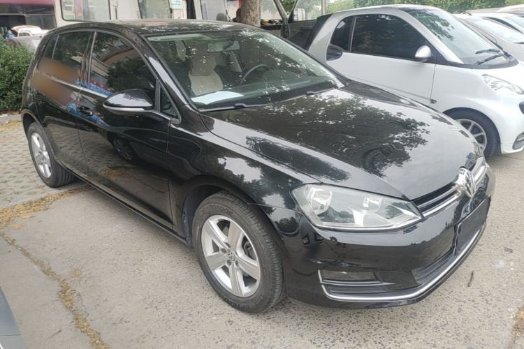 Used Volkswagen Golf 2015 1.6L Automatic Comfort Model Front Right 45 Deg