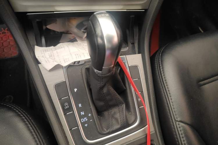 Used Volkswagen Golf 2015 1.4TSI Comfort Travel Edition Gear Lever