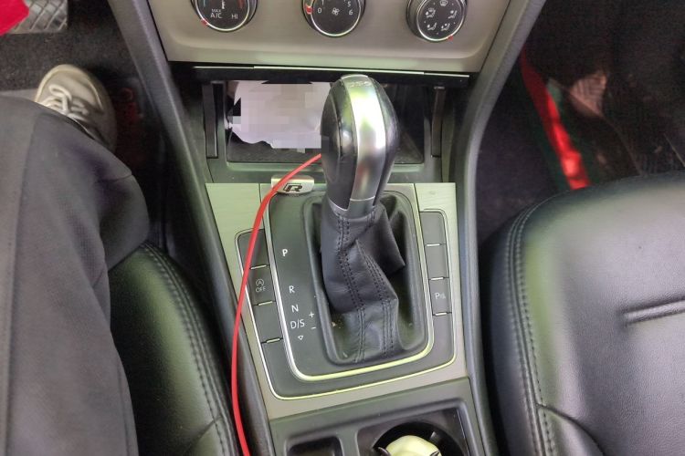 Used Volkswagen Golf 2015 1.4TSI Comfort Travel Edition Gear Lever