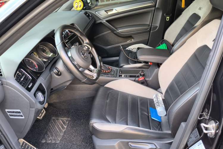 Used Volkswagen Golf 2015 1.4TSI Automatic R-Line Left Front Seat