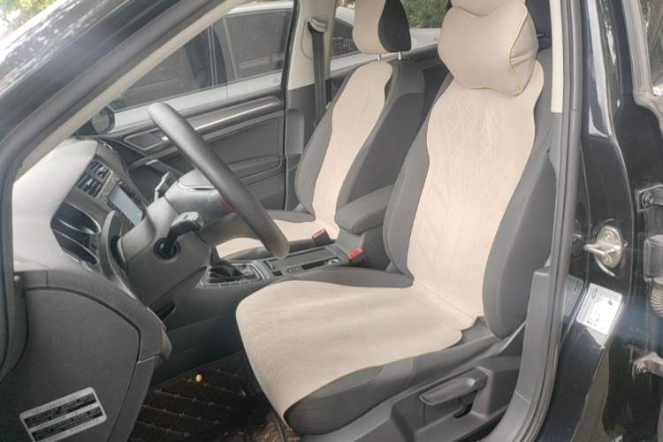 Used Volkswagen Golf 2015 1.6L Automatic Comfort Model Left Front Seat