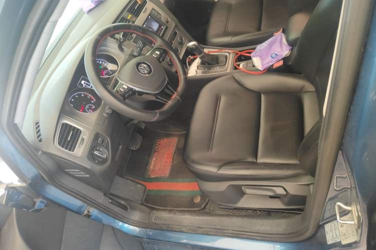 Used Volkswagen Golf 2015 1.4TSI Comfort Travel Edition Left Front Seat
