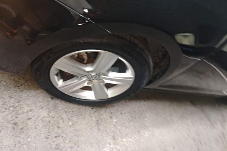Used Volkswagen Golf 2015 1.6L Automatic Comfort Model Left Front Wheel Hub
