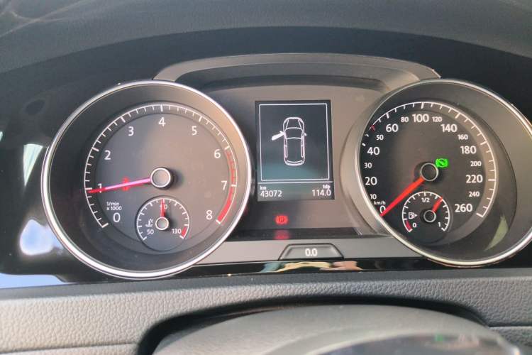 Used Volkswagen Golf 2015 1.4TSI Automatic R-Line Odometer Close Up