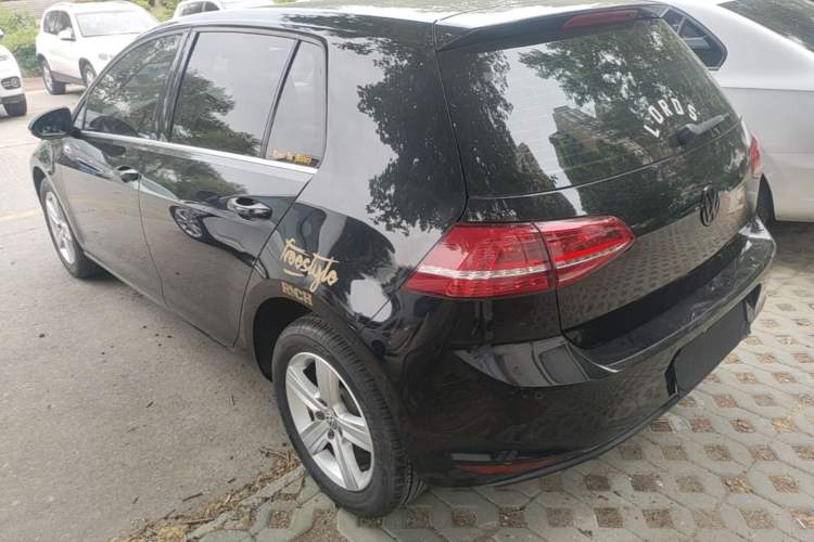 Used Volkswagen Golf 2015 1.6L Automatic Comfort Model Rear Left 45 Deg