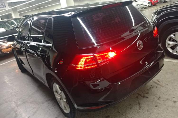 Used Volkswagen Golf 2015 1.6L Automatic Comfort Model Rear Left 45 Deg