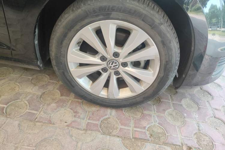 Used Volkswagen Golf 2015 1.4TSI Comfort Travel Edition Right Front Wheel Hub